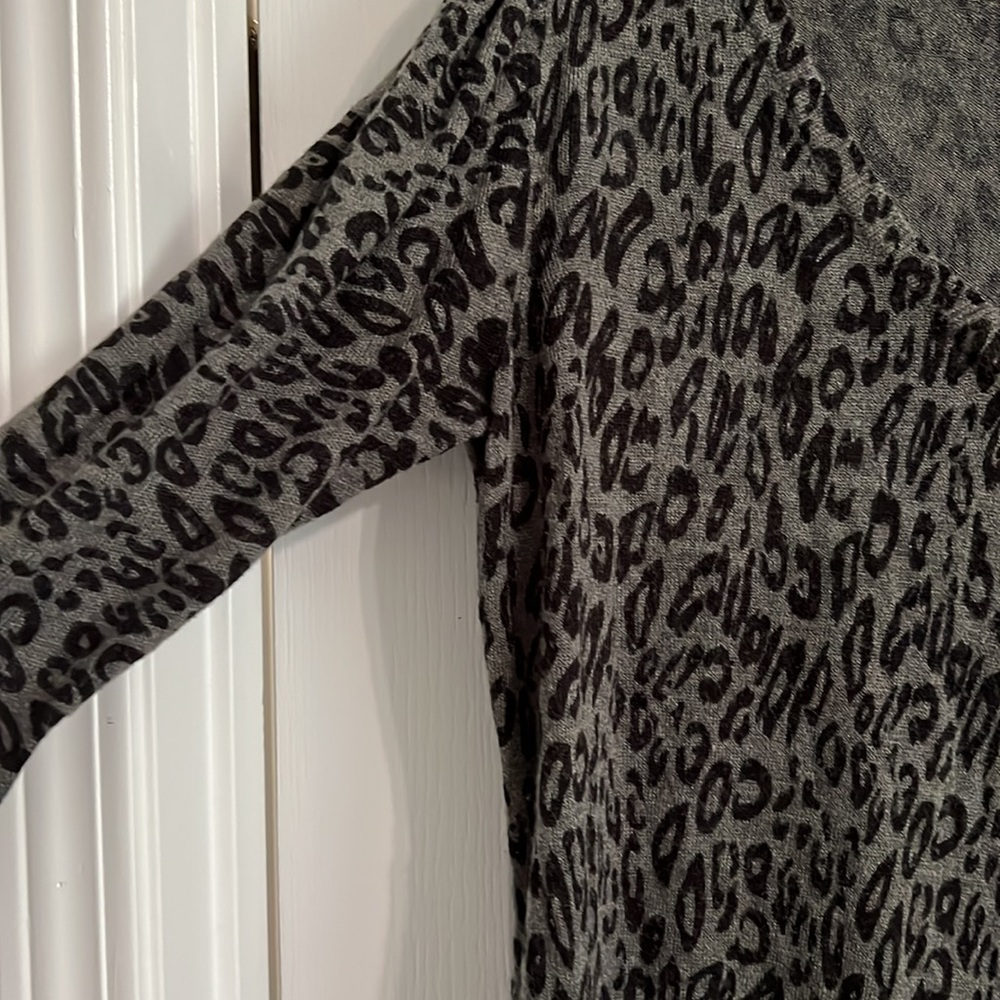 Sweater ๐ - Picture 3 of 4